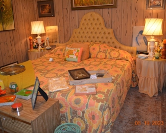 Vintage - king bed and decor