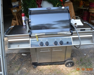 very nice gas grill