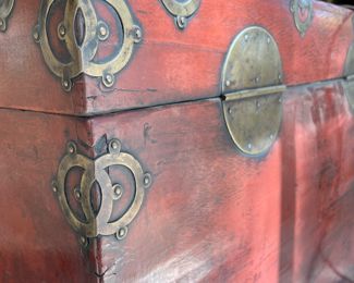 SOLD-Detailed view of the chest