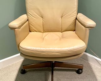 Alternate view of leather swivel rolling chair