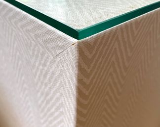 Detailed view of cubed table