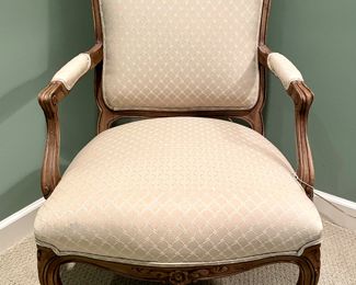 $300 - French Provincial Louis XV Style Arm Chair - 25x23x36.5