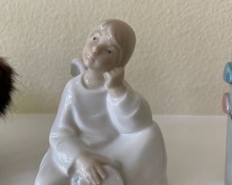 Lladro Nao Sitting Angel Figurine