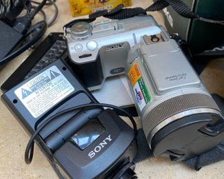 Sony Cyber Shot - DSC-F717