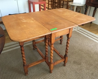 Adorable Gate leg table in an amazing and useful smaller size.  Super way to gain much needed seating, then convert back to small size.