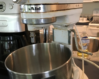 KitchenAid Mixer with attachments and 2 bowls!  Works great!