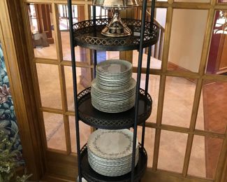 Syracuse China Set with zipper storage cases (etegare NFS)