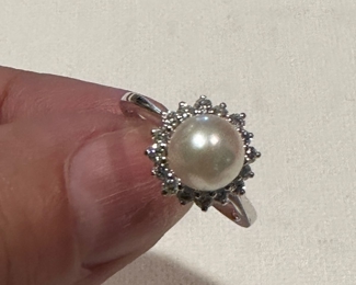 14k white gold real Pearl and diamond ring 