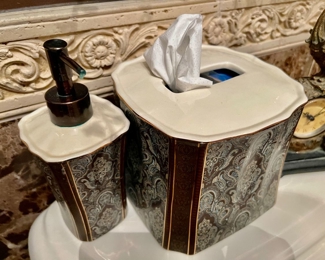 47. 3pc Ceramic Bathroom Set 