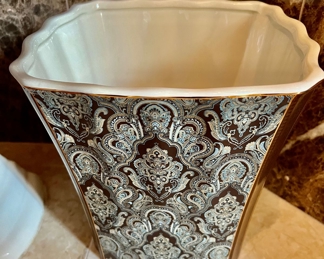 47. 3pc Ceramic Bathroom Set 