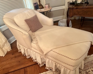 61. Chaise w/ Complimentary Piping (32" x 60" x 31")