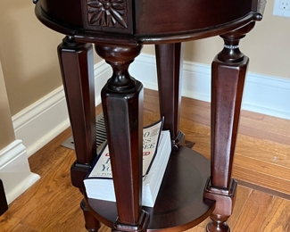 129. Round Accent Table (16" x 26") (as is)