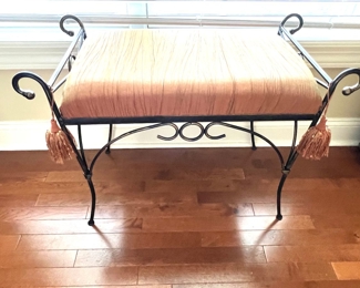 160. Bench w/ Metal Base (30" x 15" x 23")