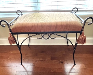 160. Bench w/ Metal Base (30" x 15" x 23")