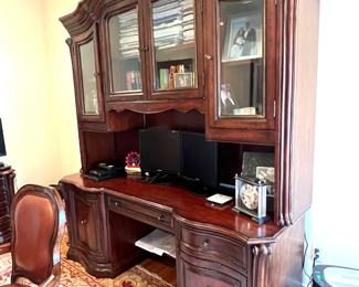 165. Seven Seas by Hooker 2pc Desk w/ Hutch (78" x 90")