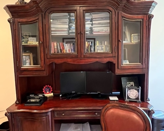 165. Seven Seas by Hooker 2pc Desk w/ Hutch (78" x 90")