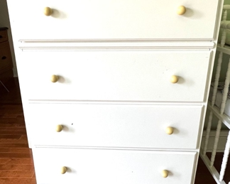 184. White 4 Drawer Dresser (32" x 18" x 44")