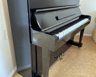 SAMICK UPRIGHT PIANO W/ MATCHING BENCH - BLACK LACQUER
UPRIGHT HIGHBOY PIANO - FULL SIZE SOUNDBOARD