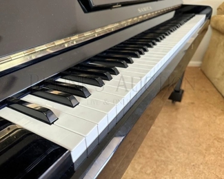 SAMICK UPRIGHT PIANO W/ MATCHING BENCH - BLACK LACQUER
UPRIGHT HIGHBOY PIANO - FULL SIZE SOUNDBOARD