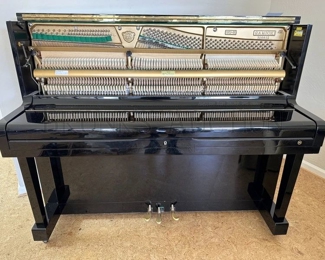 SAMICK UPRIGHT PIANO W/ MATCHING BENCH - BLACK LACQUER
UPRIGHT HIGHBOY PIANO - FULL SIZE SOUNDBOARD