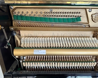 SAMICK UPRIGHT PIANO W/ MATCHING BENCH - BLACK LACQUER
UPRIGHT HIGHBOY PIANO - FULL SIZE SOUNDBOARD