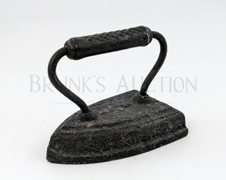 VINTAGE - CAST IRON SAD IRON