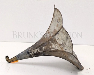VINTAGE PAINTED GRAMOPHONE HORN, NICE PATINA 17"