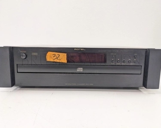 ROTEL CD MULTI-DISC CHANGER RCC-1055 "The RCC-1055 combines