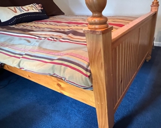 18. Stanley Furniture 4 Poster Pine Full Bed (60"h)