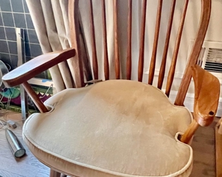 60. Windsor Chair w/ Cushion