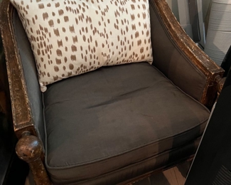 87. Vintage Barrel Chair (24" x 26" x 29")