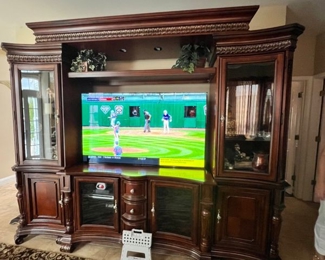 5 PIECES - Detaches into 5 pieces!