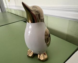 penguin bird statue