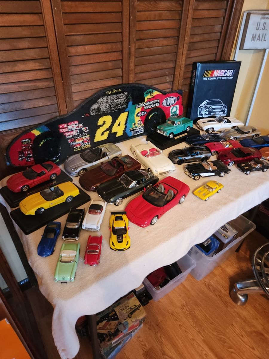 Cars and lots of "24" memorabilia