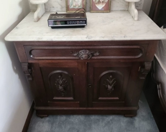 Antique/vintage wash stand
