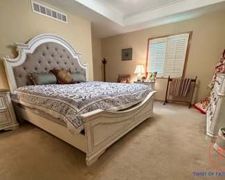 LIBERTY FURNITURE Distressed Wood Bedroom Set