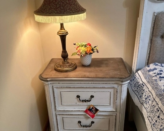 LIBERTY FURNITURE Distressed Wood Bedroom Set