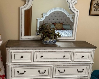 LIBERTY FURNITURE Distressed Wood Bedroom Set