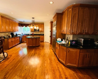 $6,500 BEAUTIFUL SOLID WOOD KITCHEN CABINETS / VERY GOOD CONDITION. PER DEMOLITION SPECIALIST SOME CABINETS MIGHT UNDERGO MINOR DAMAGE DURING REMOVAL-PLEASE CONTACT US FOR ALL THE DETAILS
