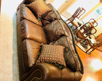 $600
DREXEL HERITAGE LEATHER STUDDED SOFA
90”L x 38”W x 37”H 