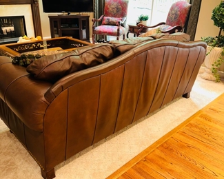 $600
DREXEL HERITAGE LEATHER STUDDED SOFA
90”L x 38”W x 37”H 