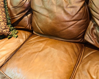 $600
DREXEL HERITAGE LEATHER STUDDED SOFA
90”L x 38”W x 37”H 