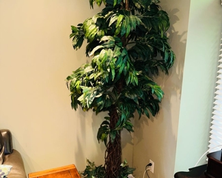 $90
ARTIFICIAL TREE
87”H