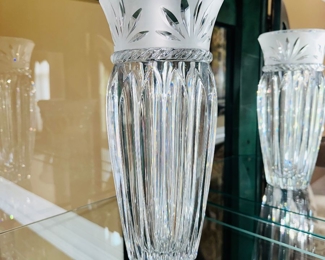$20-$45
CRYSTAL VASES / BOWLS AND CAKE-STAND