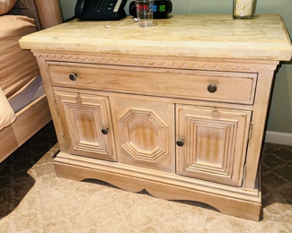 $750
LEXINGTON FURNITURE KING SIZE BEDROOM SET
LONG HIGH DRESSER 
70”L x 20”D x 40”H 
MIRROR 46”H x 52.5”W 
KING SIDE BED-FRAME
91”L x 85”W x 76”H
TWO NIGHTSTANDS
38”L x 20”D x 28”H 