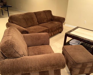 BROYHILL FURNITURE