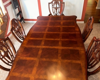 $600
UNIVERSAL FURNITURE FORMAL DINING TABLE WITH 6 CHAIRS AND 2 LEAVES
TABLE 73”L x 44”W x 30”H
ARMCHAIR 27”W x 20”D x 42.5”H
REGULAR CHAIR 23”W x 20”D x 42.5”H
2 LEAVES 19”L x 44”W