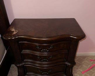 $300
ORNATE DARK BROWN QUEEN SIZE BEDROOM SET
DRESSER WITH MIRROR 
69”L x 18.5”D x 38”H 
MIRROR 49”H
QUEEN BED FRAME 92”L x 66”W x 74”H 
TWO NIGHTSTANDS 30”W x 17”D x 30”H