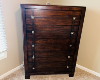 $600
DARK BROWN MODERN 
QUEEN SIZE BEDROOM SET 
TALL DRESSER 38”W x 19”D x 54”H 
DRESSER WITH MIRROR 66”L x 19”D x 36”H 
MIRROR MEASURES 44”H
NIGHTSTAND 28”W x 19”D x 30
QUEEN BED 62.5”W x 86”L x 59”H