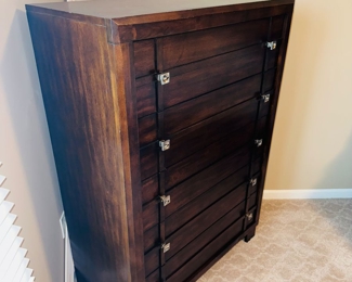 $600
DARK BROWN MODERN 
QUEEN SIZE BEDROOM SET 
TALL DRESSER 38”W x 19”D x 54”H 
DRESSER WITH MIRROR 66”L x 19”D x 36”H 
MIRROR MEASURES 44”H
NIGHTSTAND 28”W x 19”D x 30
QUEEN BED 62.5”W x 86”L x 59”H